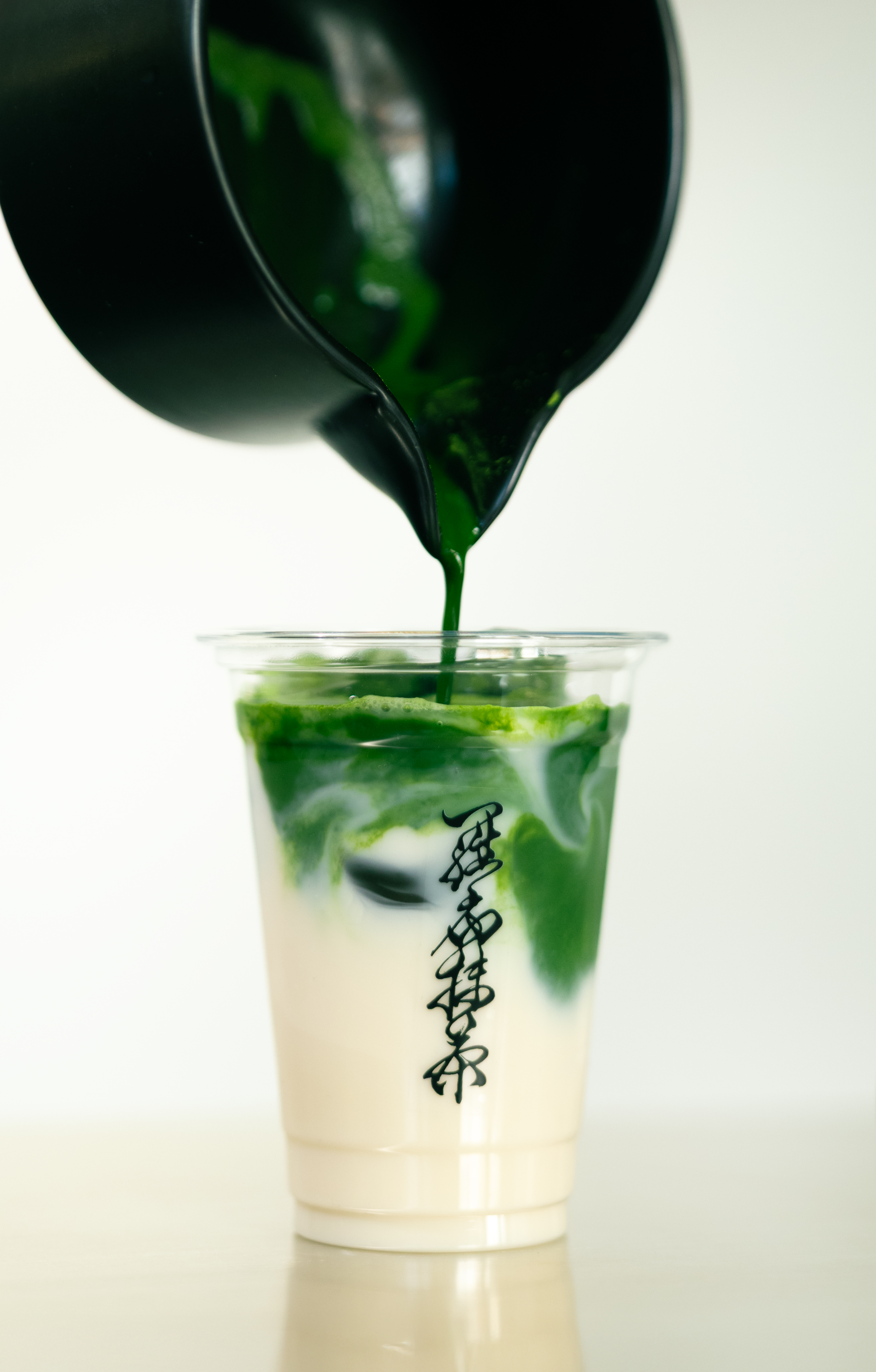 LAFU matcha latte pour